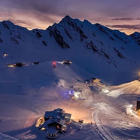 Hotel Of Ice Transylvania Cîrţişoara Esterno foto